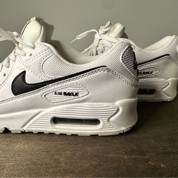 Nike Women’s Air Max 90 - Picture 5 of 7